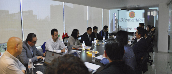 Reunión entre el líder del Grupo Carso con proveedores de productos chinos.
