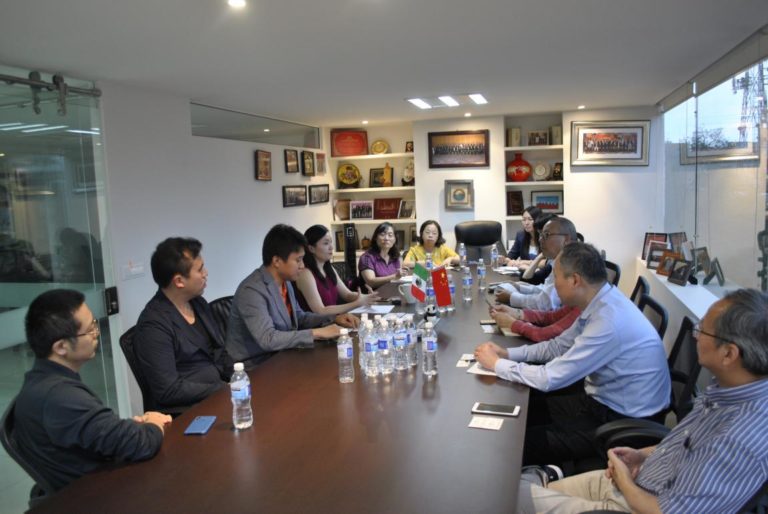 9月8日浙江商务厅代表团在墨西哥浙江商会办公室召开座谈会