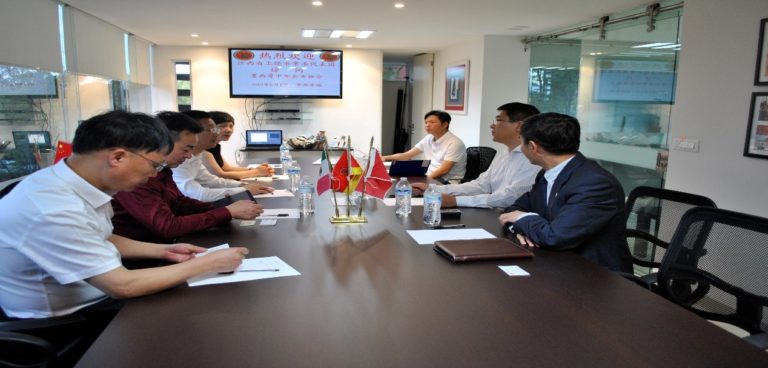 6月1日，江西省上饶市常委代表团访问墨西哥中华企业协会