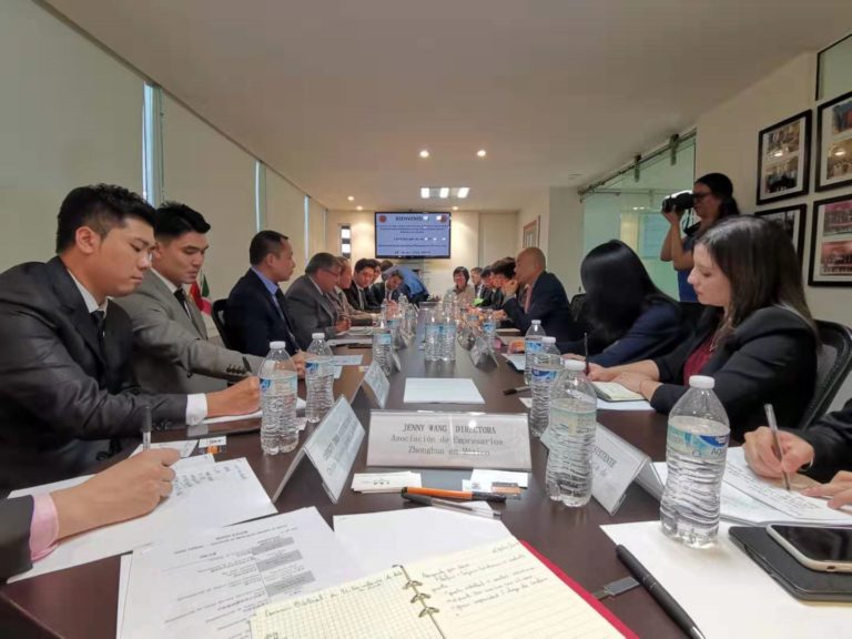Raúl Antonio Correa Arenas, Director General del Puerto de Lázaro Cárdenas, visitó las oficinas de la Asociación de Empresarios Zhonghua en México