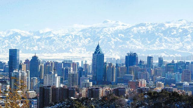 Expertos elogian esfuerzos del gobierno chino para promover desarrollo socioeconómico de Xinjiang