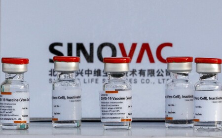 Cofepris pacta con China acuerdo para facilitar registro y aprobación de vacunas